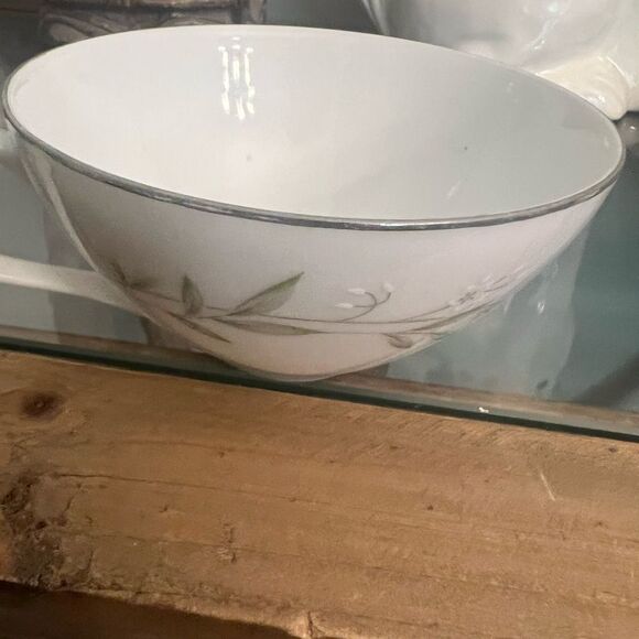 At Regis vintage Fine China set of 3 Elegant White Teacups with Silver Trim - Picture 6 of 9